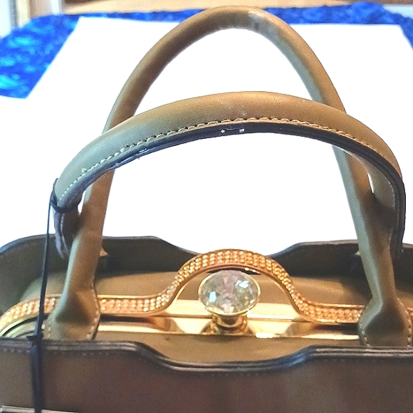 NWT La Terre Fashion Peta Approved Vegan Gold Hardware Olive Handbag - Picture 2 of 13